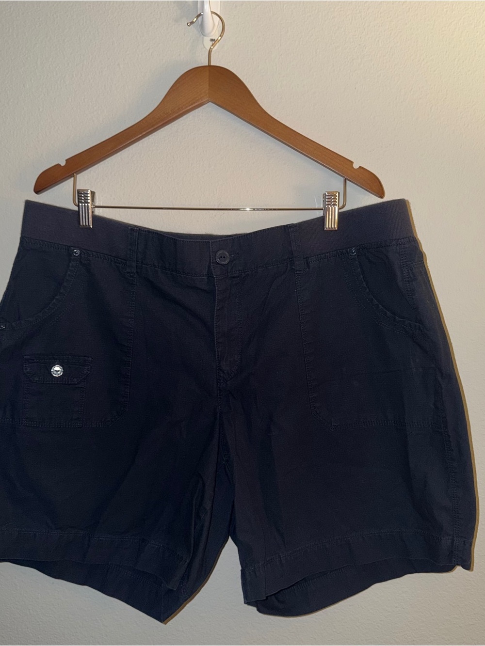 Gloria Vanderbilt Black Cargo Shorts for Men